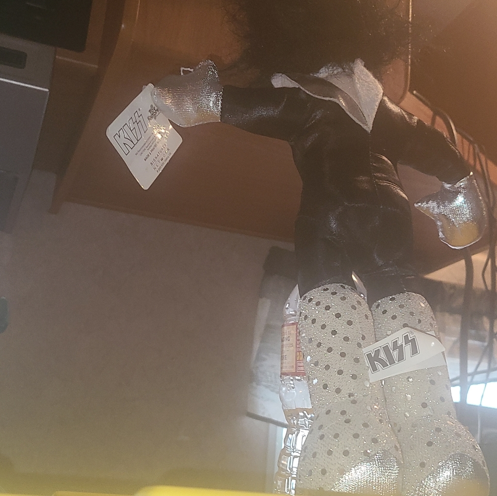 KISS Doll - Picture 9 of 16